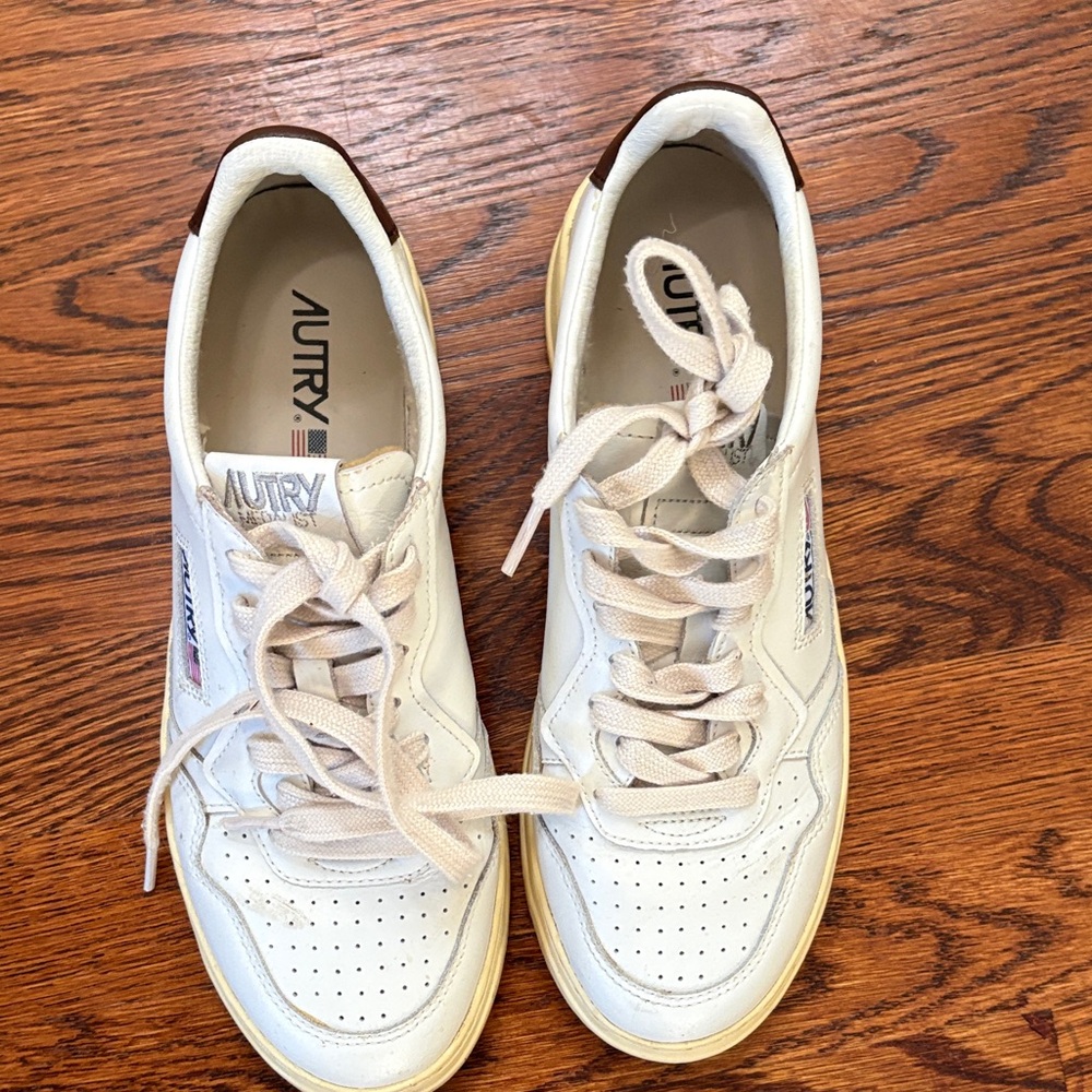 Autry Women's Classic White Sneakers